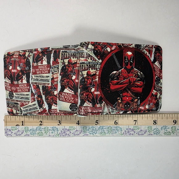 Deadpool Arms Crossed Pose Badge/Wade Vs Wade Marvel Comics Bi-fold Wallet - Picture 11 of 11